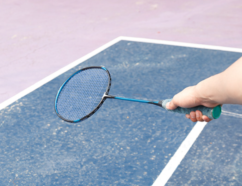 Teknik Dasar Bulu Tangkis dan Manfaat Main Bulu Tangkis